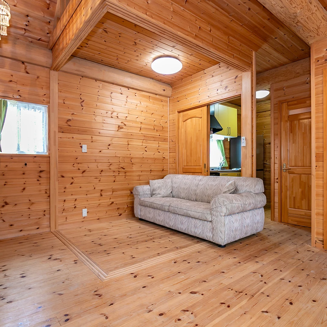 陶器風呂×広々ウッドデッキ！南丹市園部町大河内るり渓のログハウス物件の画像15