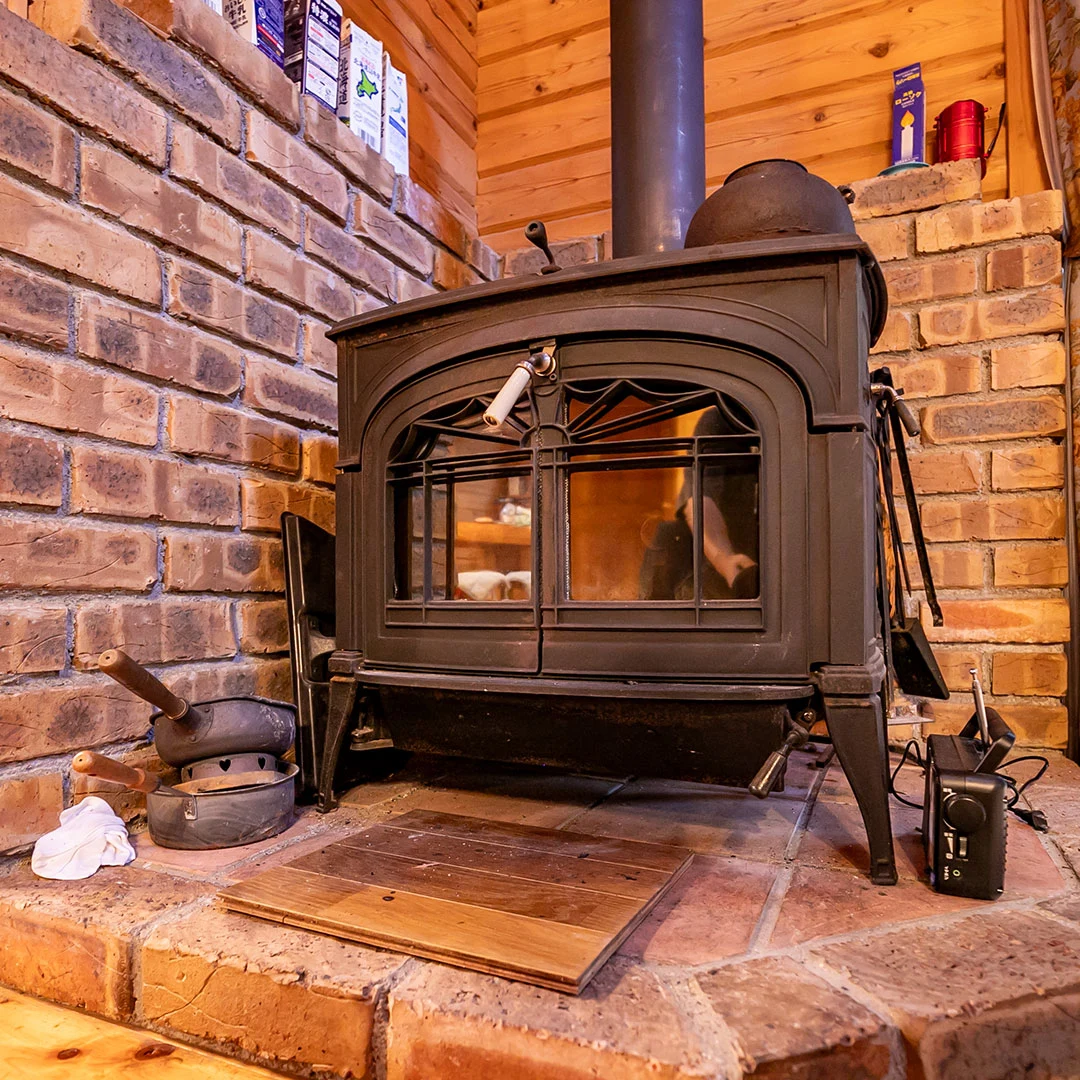 囲炉裏小屋のある庭が魅力！高島市マキノ町のログハウス物件の画像16