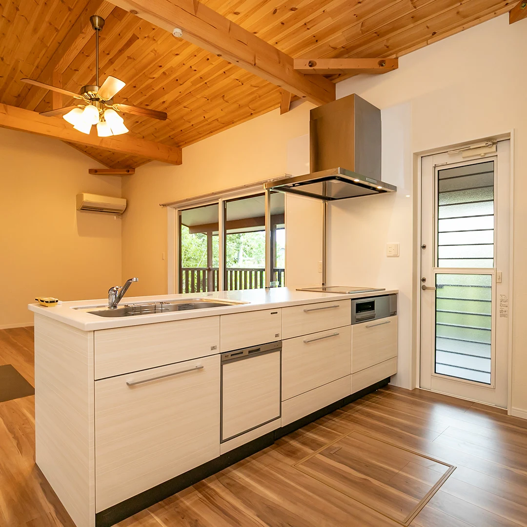 薪ストーブとウッドデッキが魅力！津市白山町二本木雲出台の温泉付き平屋住宅物件の画像16