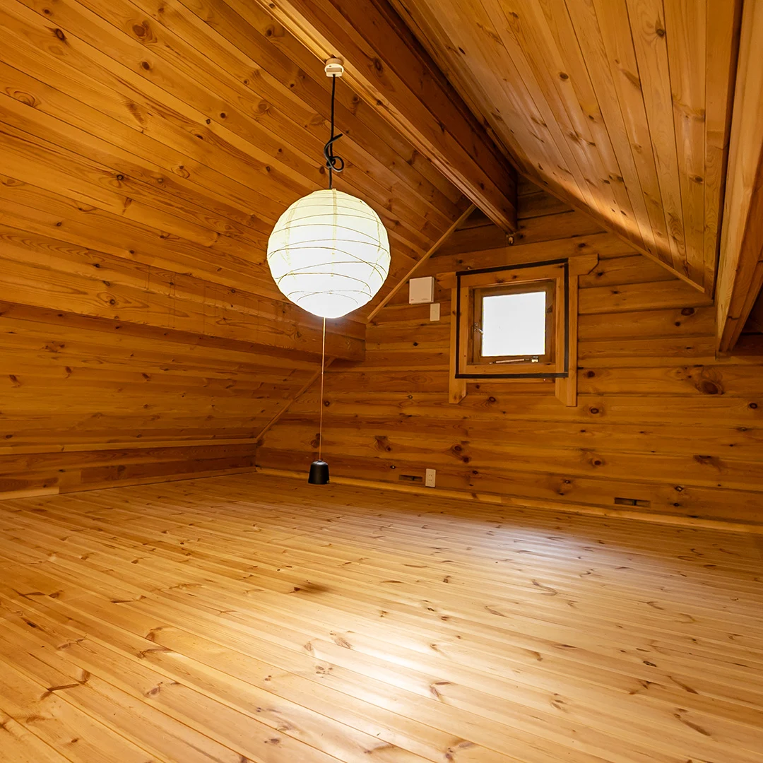 広いウッドデッキと自然に癒される！南丹市園部町大河内るり渓のログハウス物件の画像17