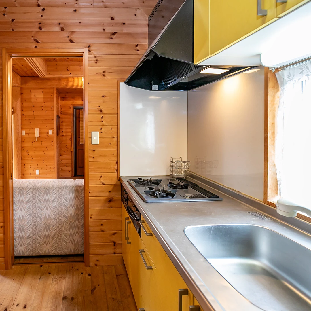 陶器風呂×広々ウッドデッキ！南丹市園部町大河内るり渓のログハウス物件の画像17