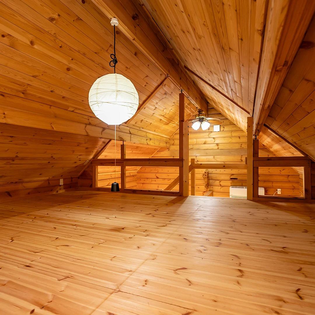 広いウッドデッキと自然に癒される！南丹市園部町大河内るり渓のログハウス物件の画像18