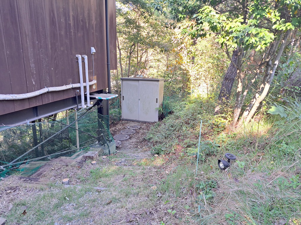 自然素材に包まれる！丸太柱・漆喰・無垢板が彩る播磨自然高原の別荘物件の画像23
